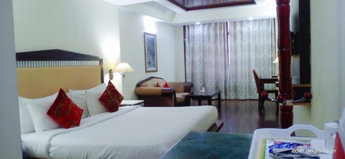 Hotel The Residency Srinagar Exterior photo