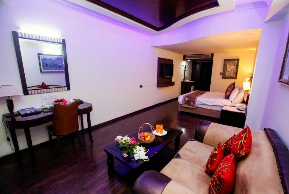 Hotel The Residency Srinagar Exterior photo