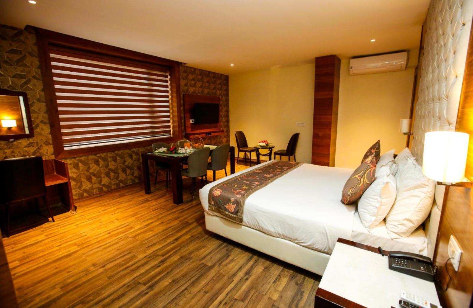 Hotel The Residency Srinagar Exterior photo