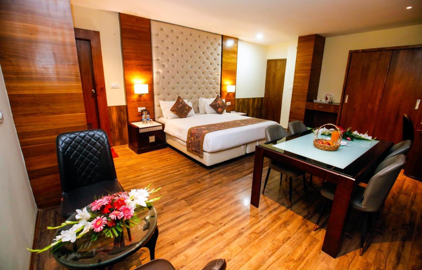 Hotel The Residency Srinagar Exterior photo