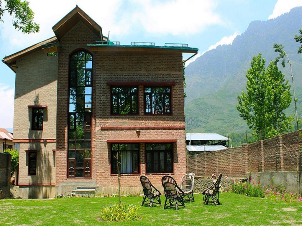 Hotel The Residency Srinagar Exterior photo