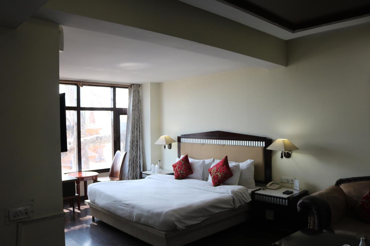 Hotel The Residency Srinagar Exterior photo