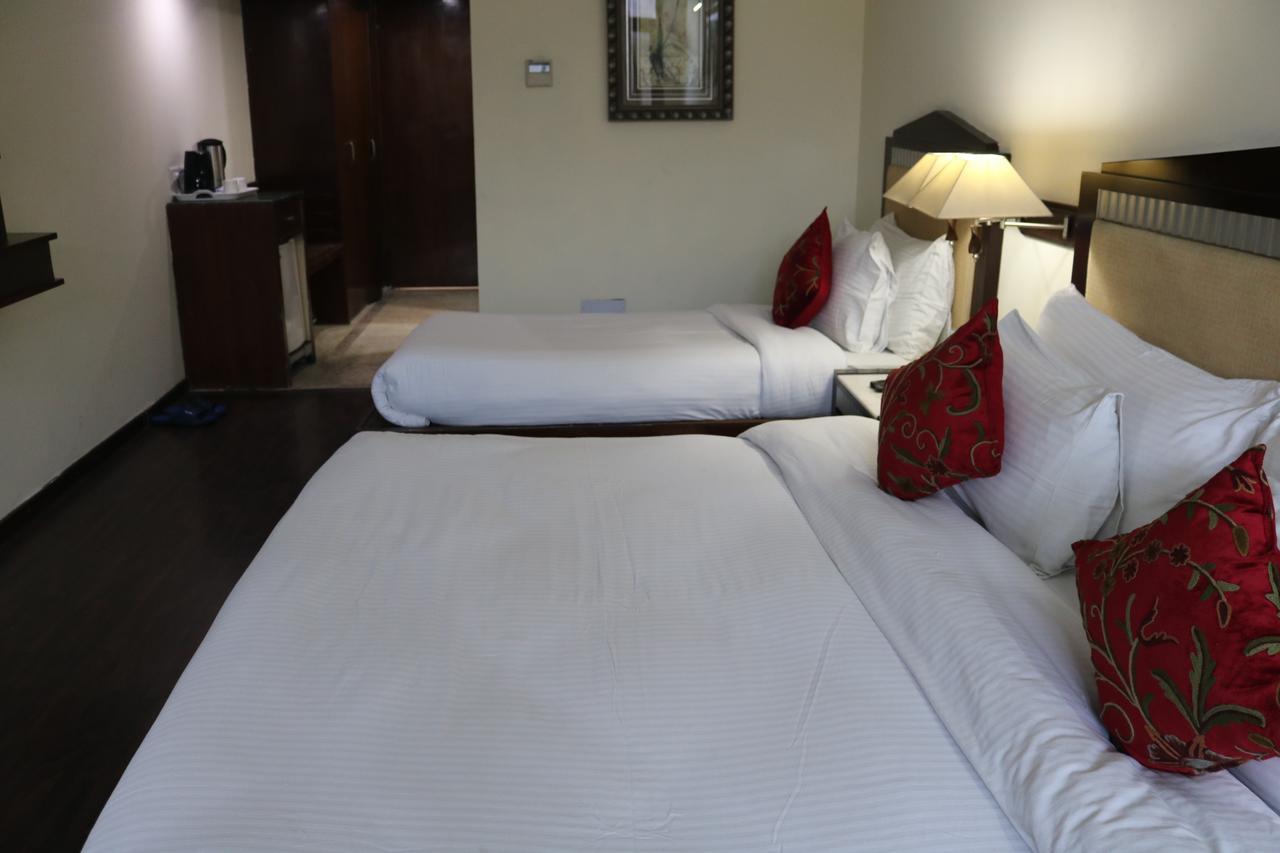 Hotel The Residency Srinagar Exterior photo
