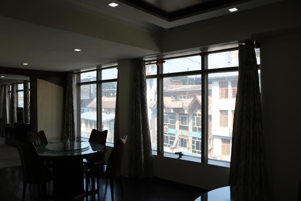 Hotel The Residency Srinagar Exterior photo