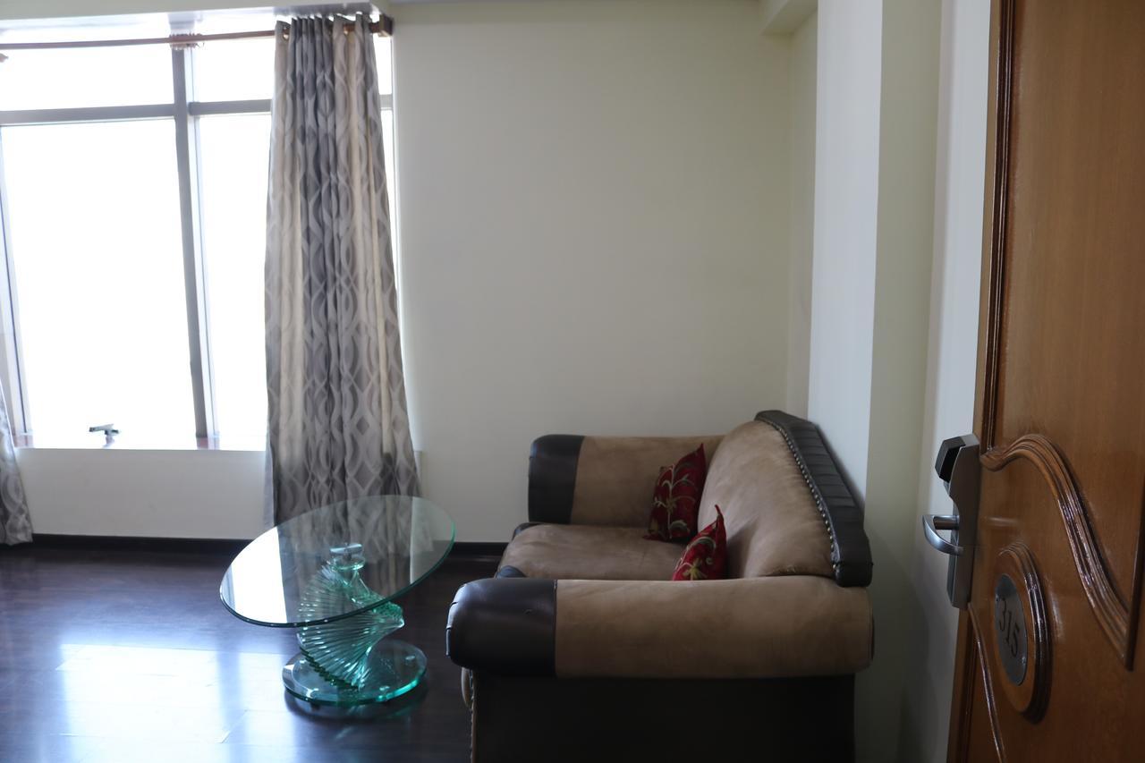 Hotel The Residency Srinagar Exterior photo