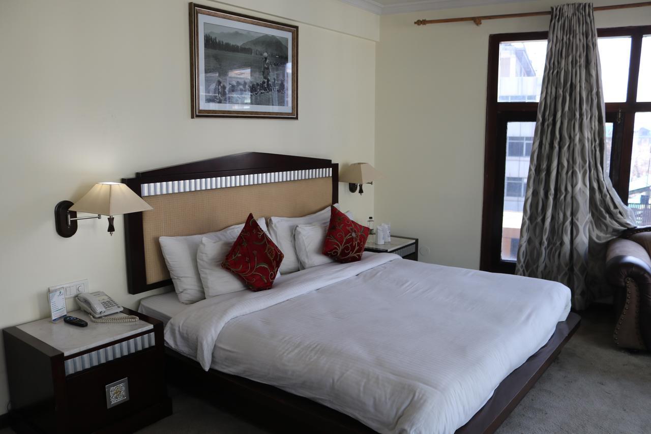 Hotel The Residency Srinagar Exterior photo
