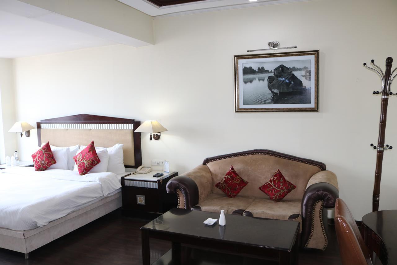 Hotel The Residency Srinagar Exterior photo