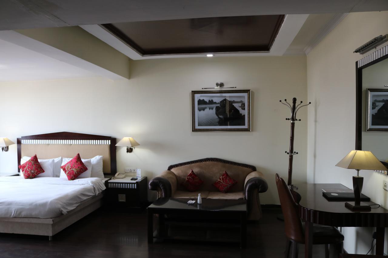Hotel The Residency Srinagar Exterior photo