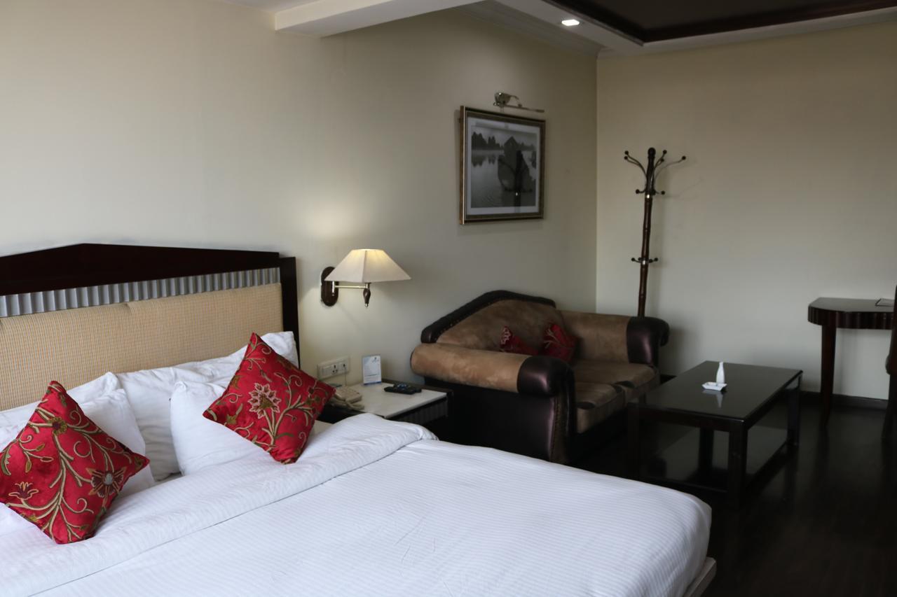 Hotel The Residency Srinagar Exterior photo