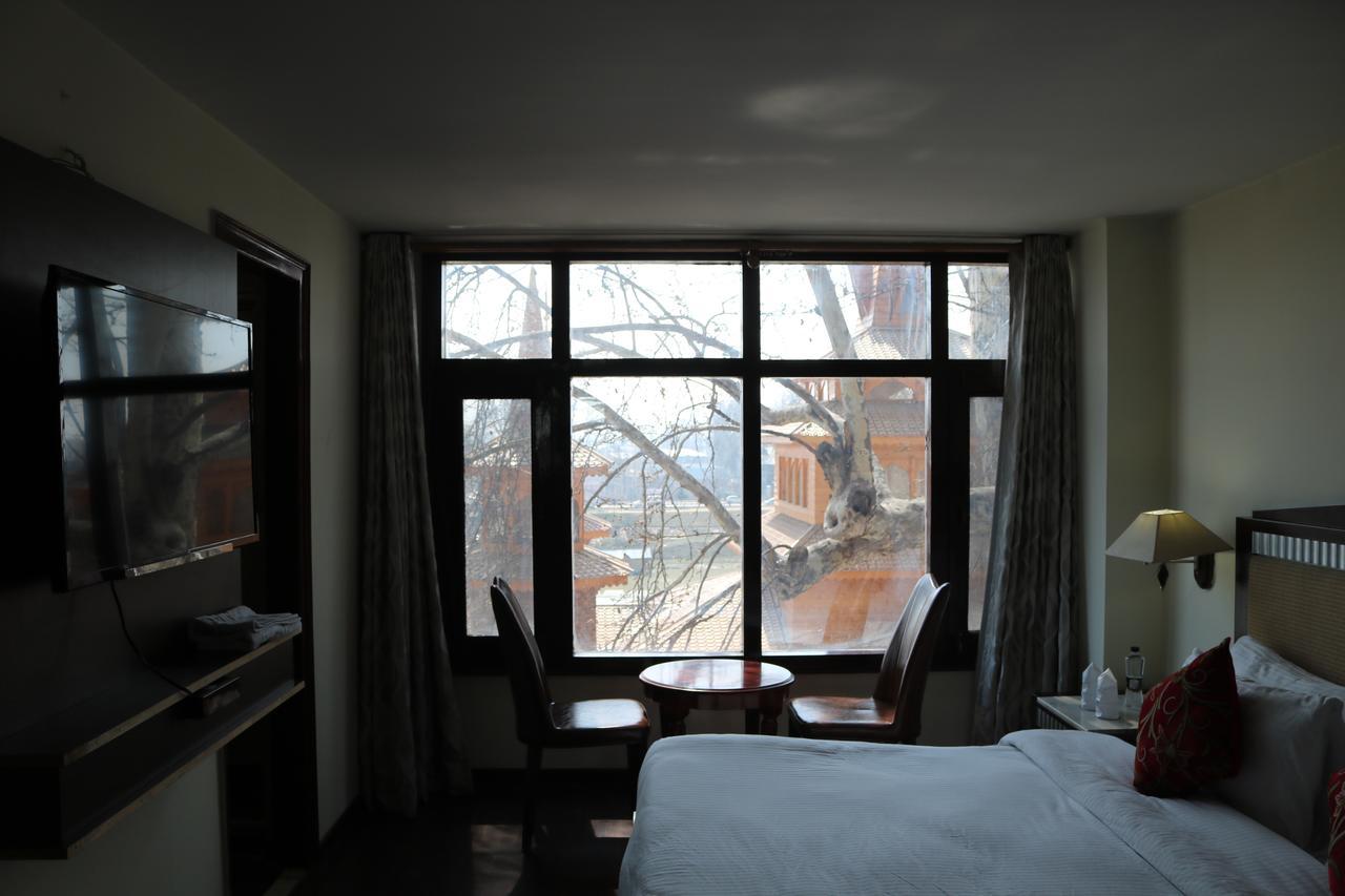 Hotel The Residency Srinagar Exterior photo