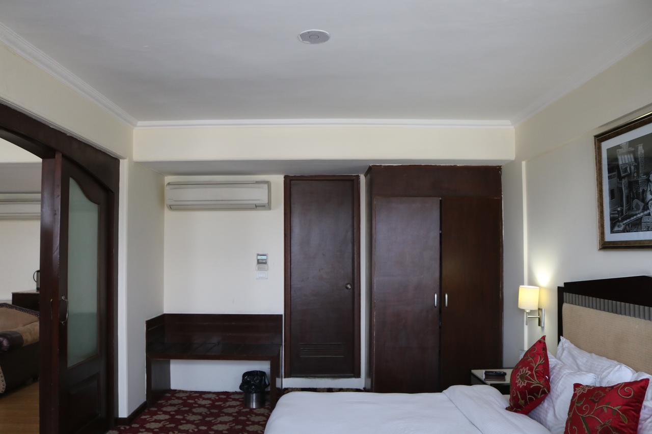 Hotel The Residency Srinagar Exterior photo