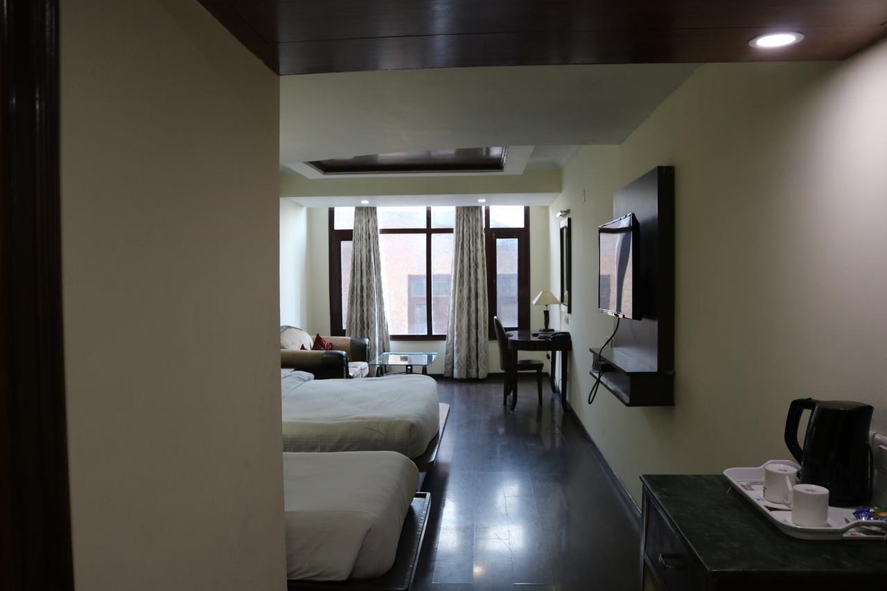 Hotel The Residency Srinagar Exterior photo