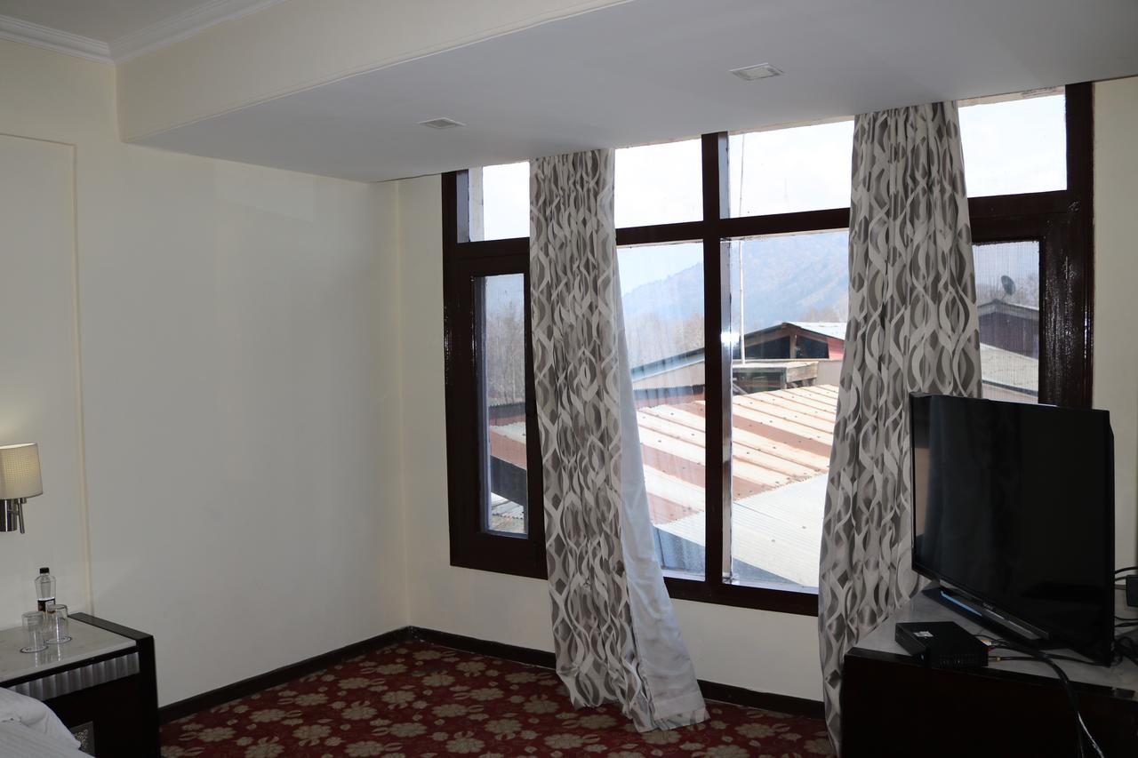Hotel The Residency Srinagar Exterior photo