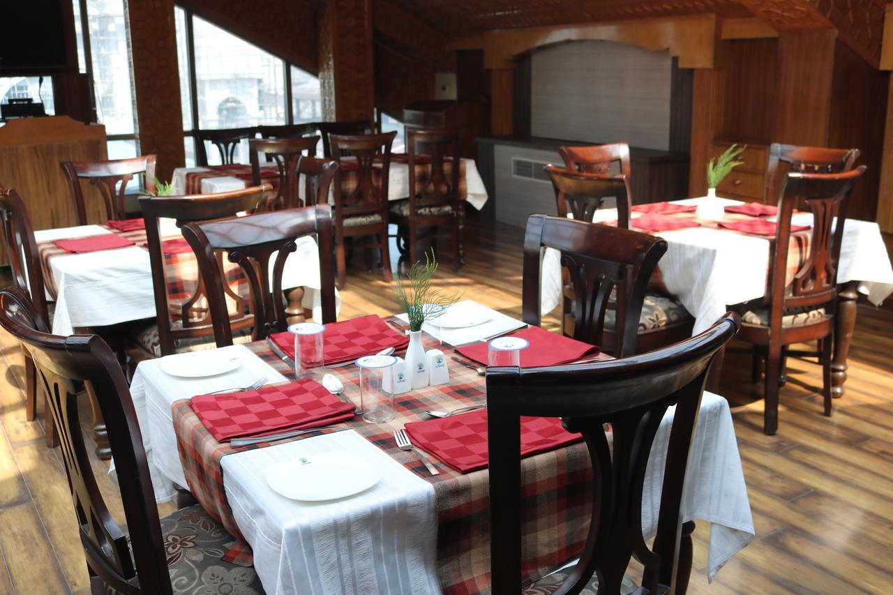 Hotel The Residency Srinagar Exterior photo